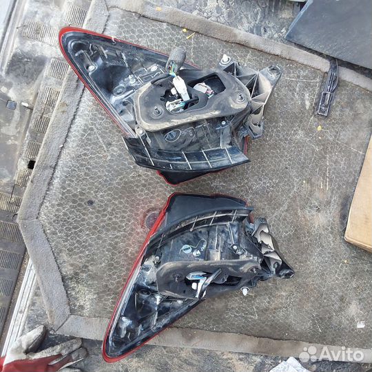 Toyota Yaris 3 задний фонарь правый левый рест