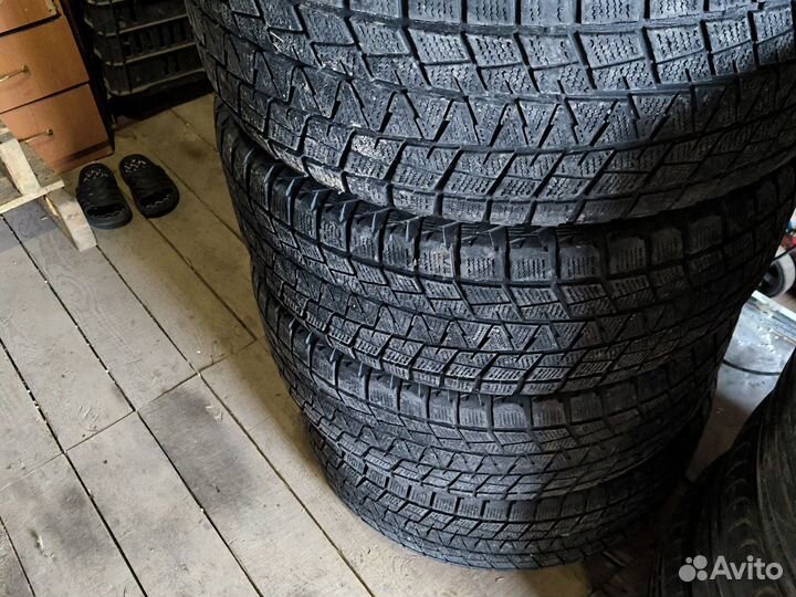 Bridgestone Blizzak DM-V1 285/65 R17