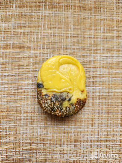 Карп резной на янтаре из Калининграда
