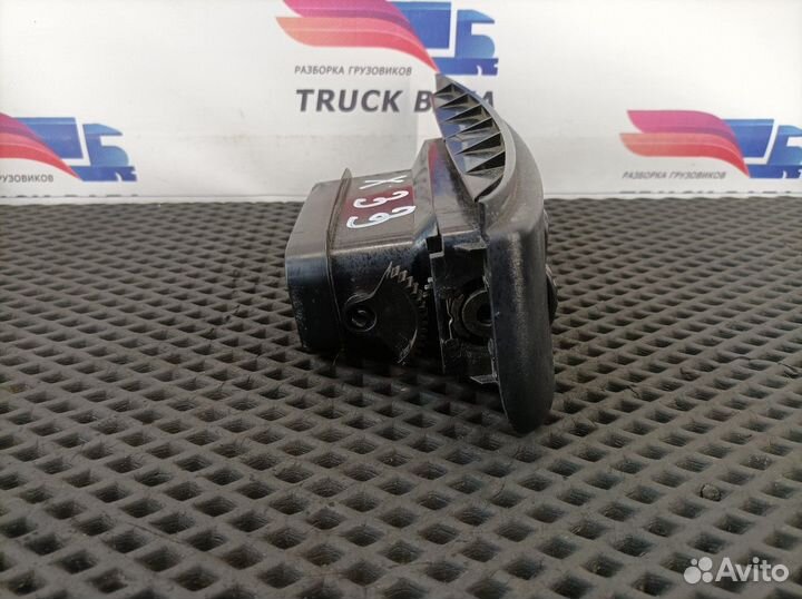 1308507 Дефлектор воздушный правый