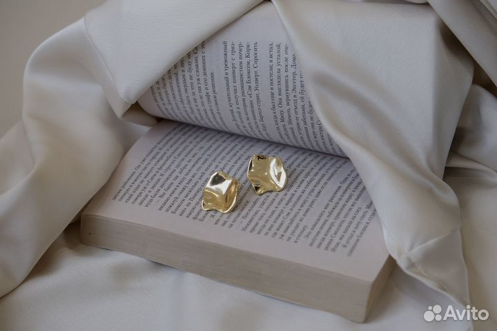 Золотые серьги