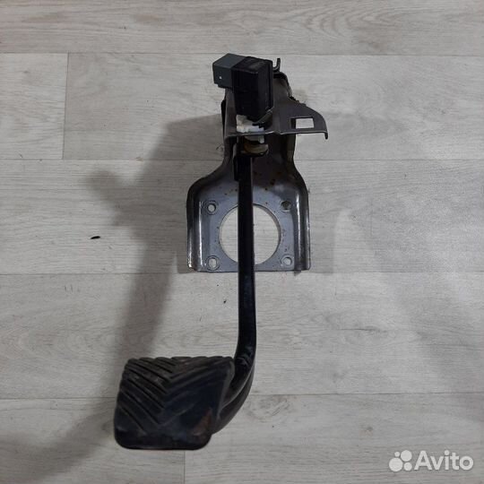 Педаль тормоза Hyundai Solaris седан G4FA 2013