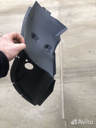 Подкрылок передний левый priora