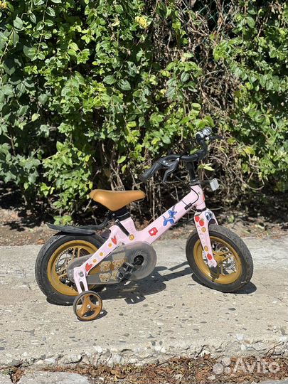 Детский велосипед с ручкой