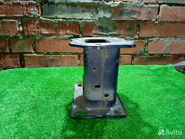 Кронштейн усилителя передний левый KIA Ceed ED