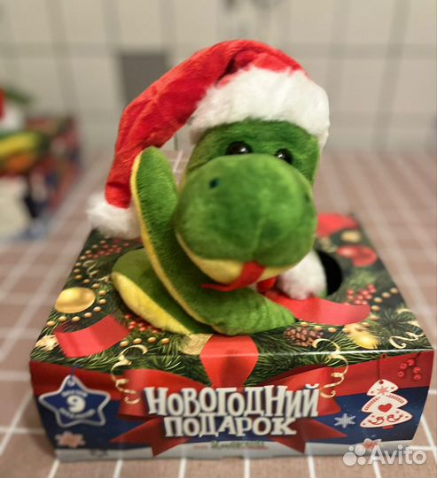 Новогодние подарки детям змеюша