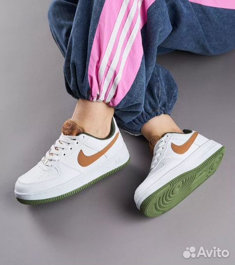 Кроссовки женские Nike