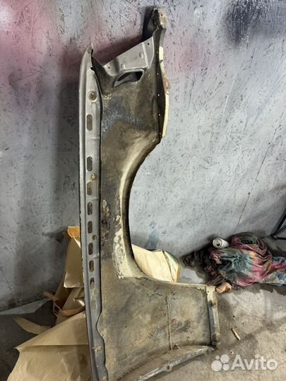 Крыло оригинал w124 (дорест)