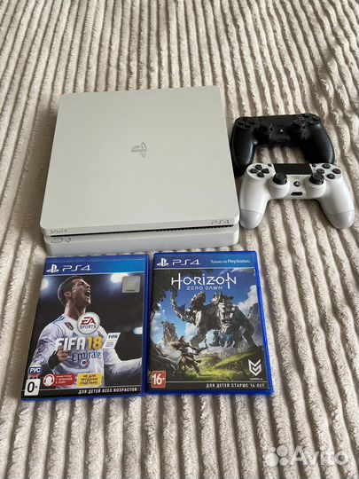 Sony PS4 white edition