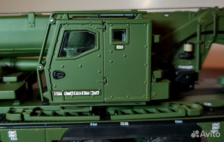 1/50 кран Liebherr 1090-4.2 Bundeswehr WSI