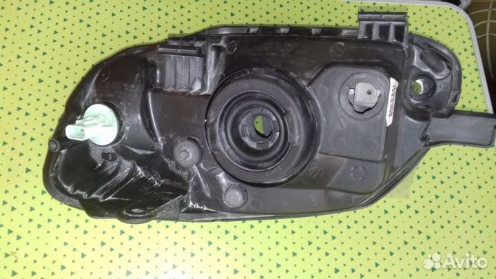 Правая передняя фара на Hyundai Accent 2 (+тагаз)
