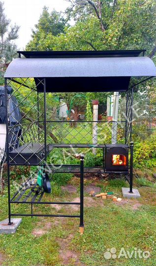 Мангал с крышей