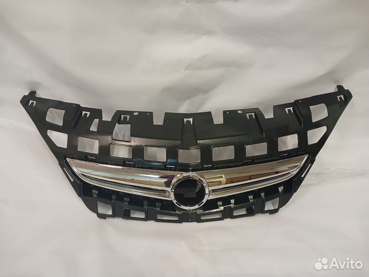 Решетка радиатора Opel Astra j gtc