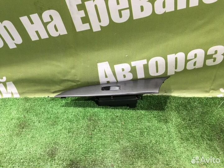 Кнопка стеклоподъемника передняя правая Mazda