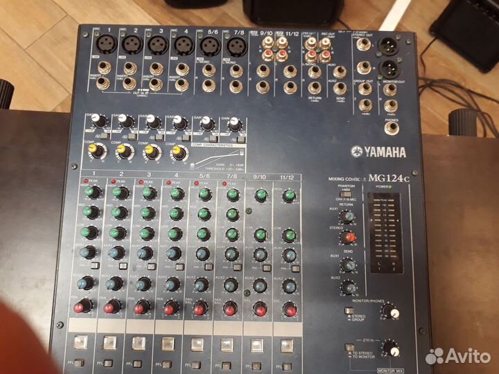 Yamaha MG-124с микшерный пульт