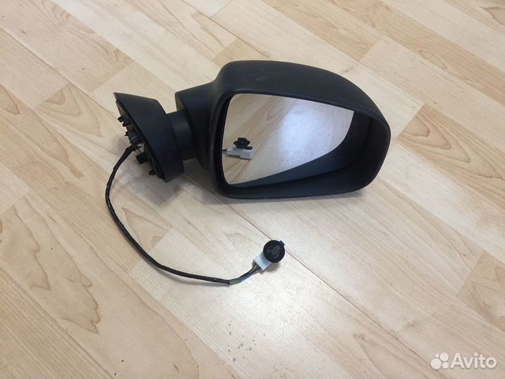 Зеркало боковое правое Renault Logan 2005