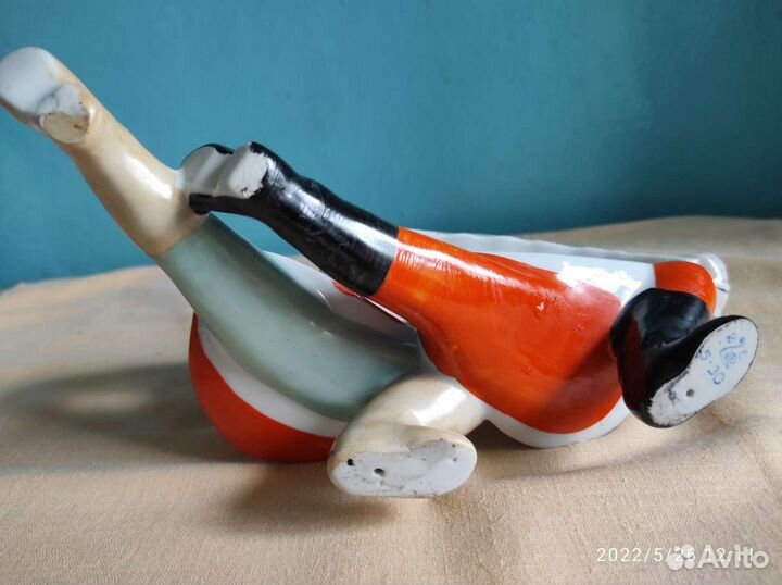 Статуэтка из фарфора 