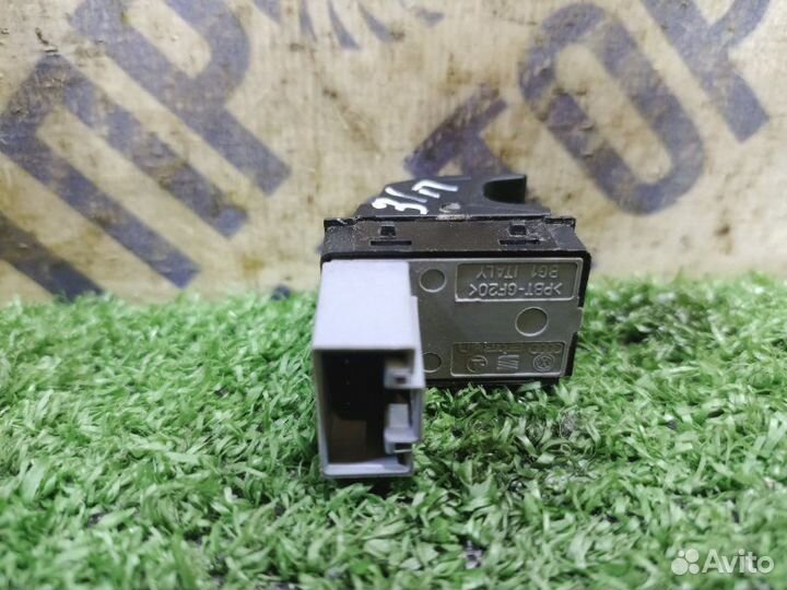 Кнопка стеклоподъемника задняя правая Volkswagen