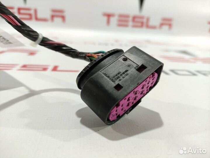 Разъем (фишка) проводки Tesla Model S 2014