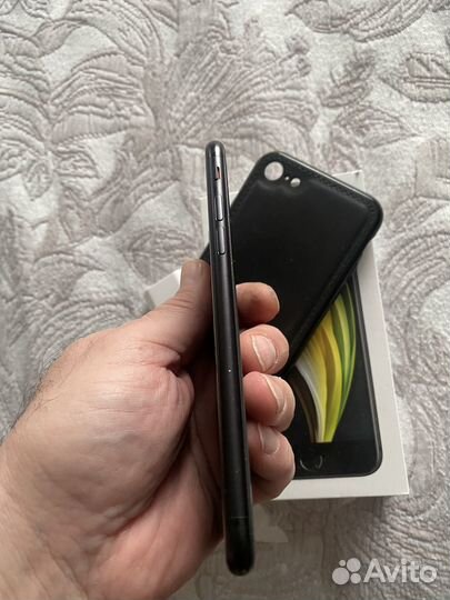 iPhone SE (2020), 64 ГБ