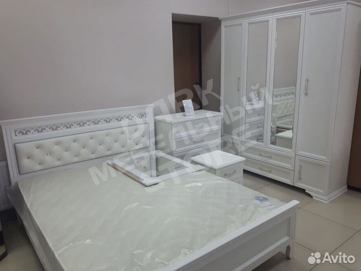 Спальный гарнитур