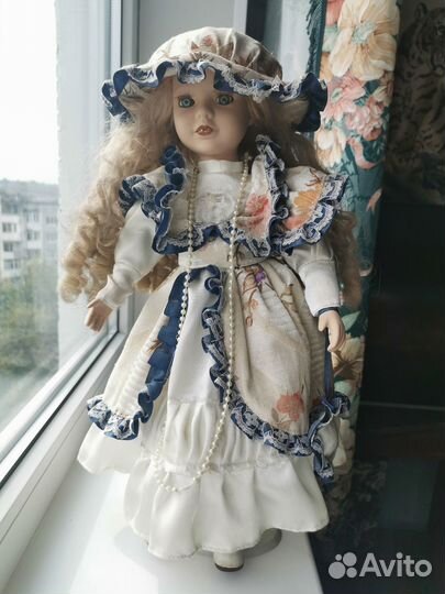 Кукла фарфоровая коллекционная