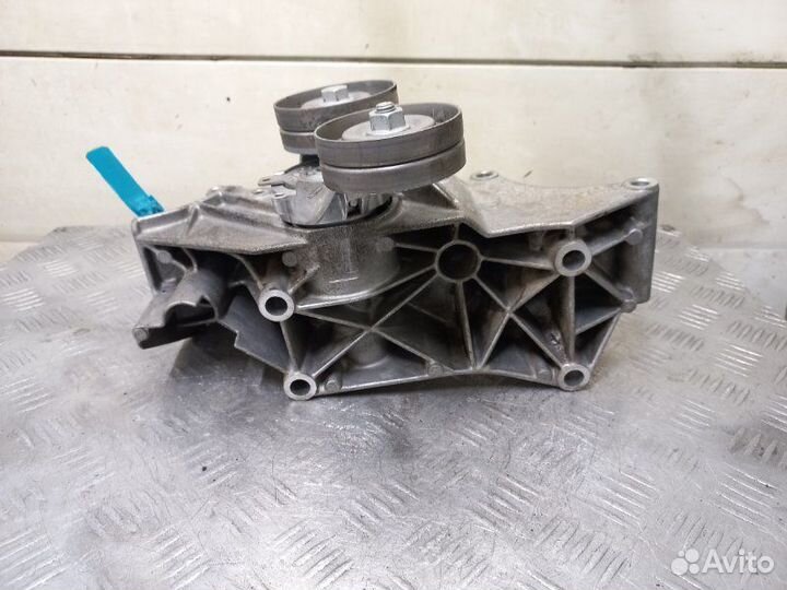 Кронштейн генератора Volkswagen Golf 4 1.4