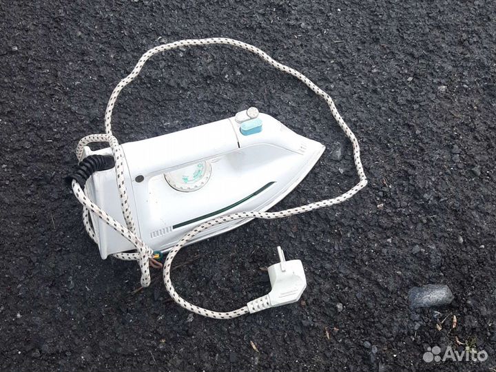 Утюг электрический с отпариванием Tomado