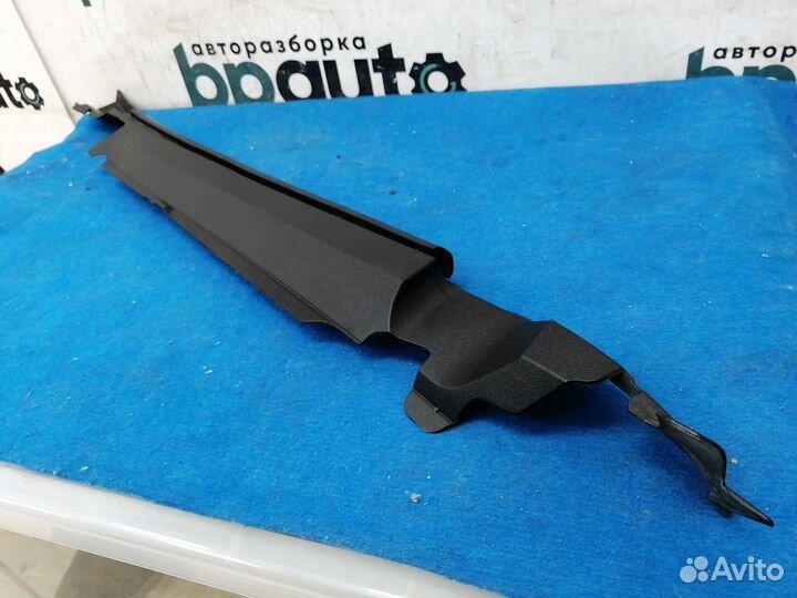 Уплотнитель крыла левый сверху под капотом