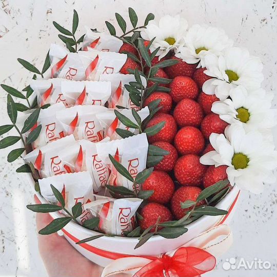 Съедобные букеты из клубники