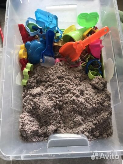 Кинетический песок с песочницей и формочки