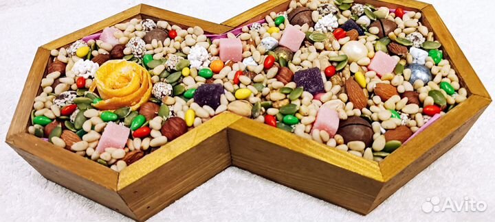 Набор из орехов и сухофруктов