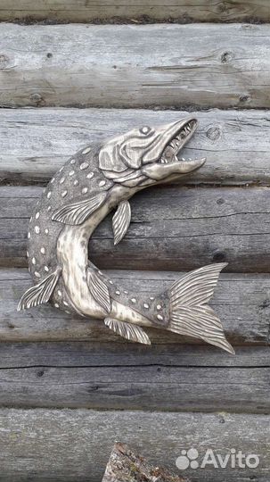 Резное панно из дерева 