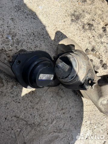 Опора двигателя A2512402617 передняя Mercedes-Benz