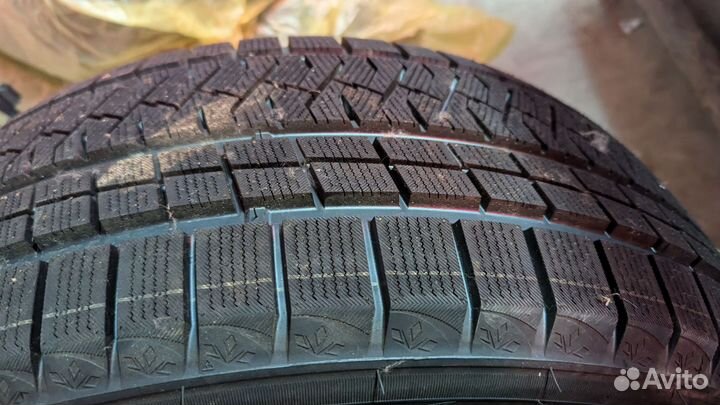 Triangle Snowlink PL02 265/50 R20