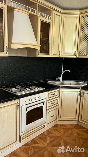 Кухонный гарнитур угловой б/у. Белорусский фасад