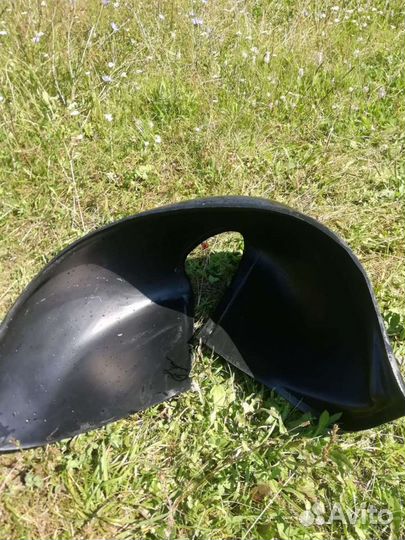 Подкрылок задний левый