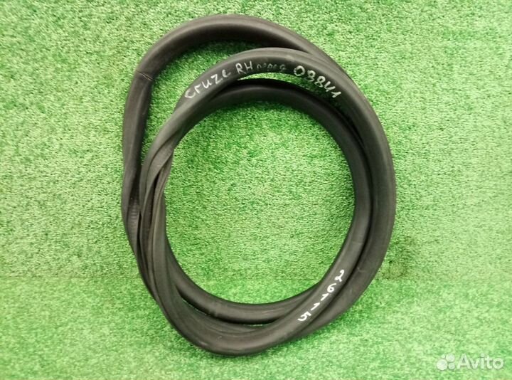 Уплотнитель двери передней правой Chevrolet Cruze