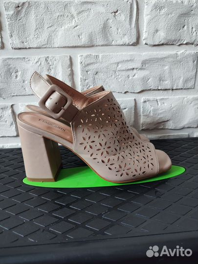 Босоножки женские 38 размер