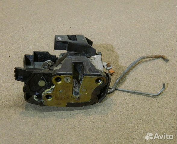 Замок двери передней правой Corolla Е110