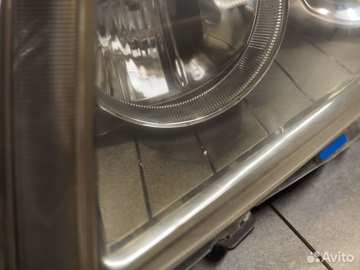 Фара левая Тоyota Avensis 2