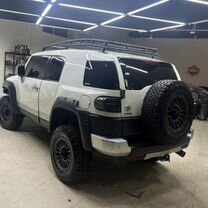 Toyota FJ Cruiser 4.0 AT, 2012, 25 000 км, с пробегом, цена 2 300 000 руб.