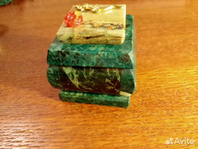 Шкатулка для украшений малахитовая