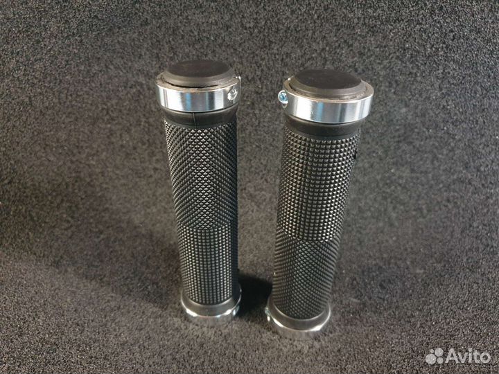 Грипсы на фиксаторах с заглушками (за пару)