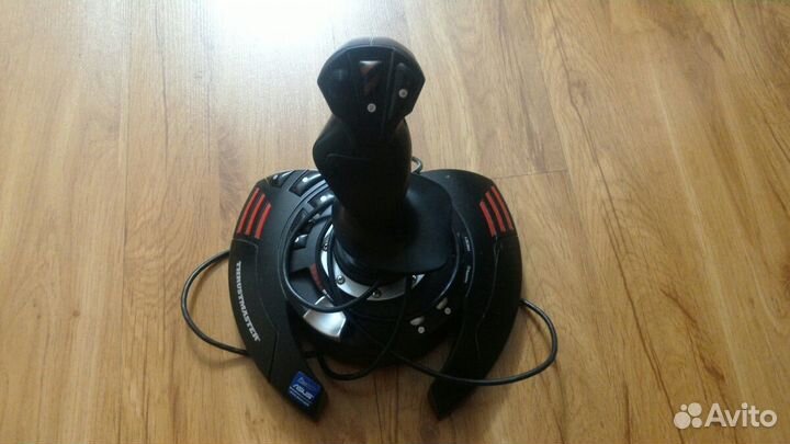Джойстик thrustmaster
