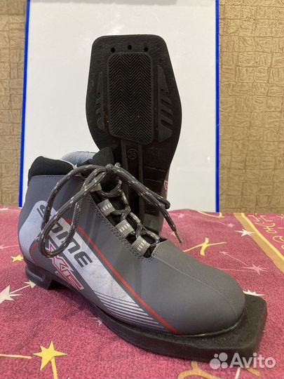 Лыжные ботинки р 35