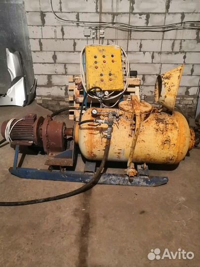 Пневмонагнетатель(пневмобетононасос)