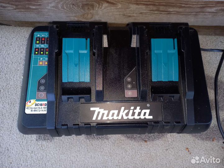 Зарядка makita на два слота. DC18RD