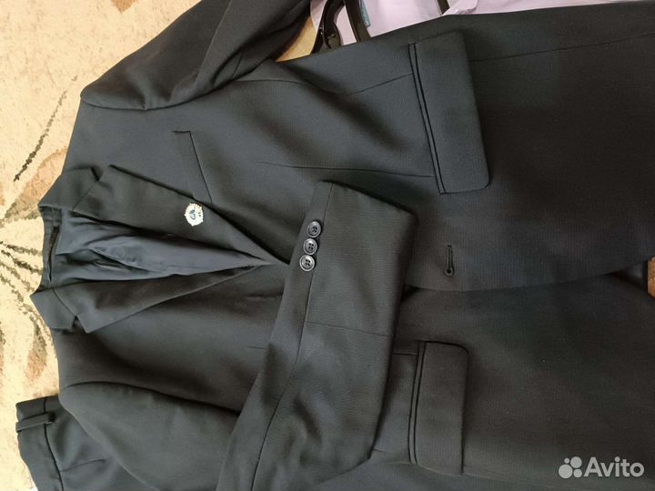 Школьный костюм и рубашки