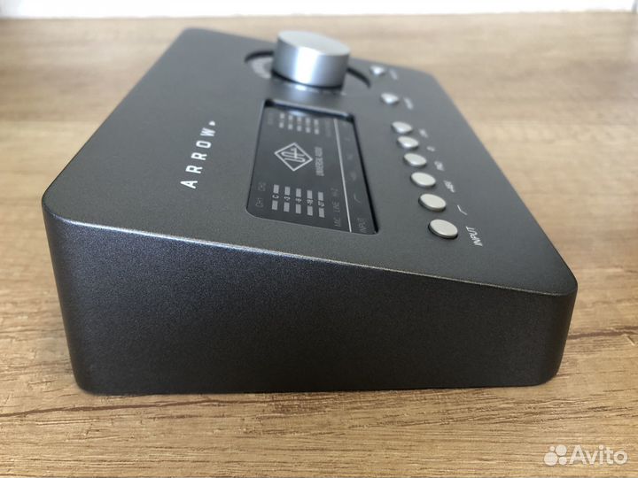 Аудиоинтерфейс Universal audio arrow